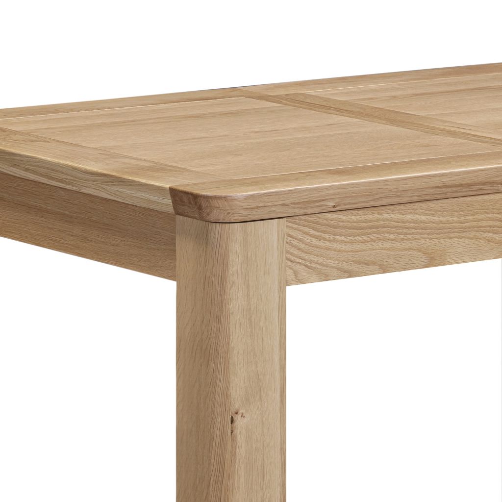 beautifully crafted curved edges and legs