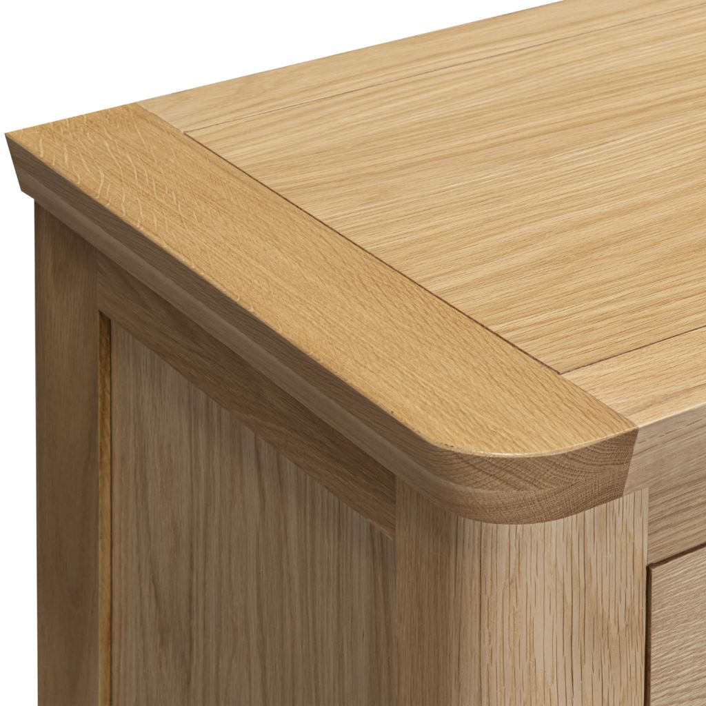 Close up of the fantastic grain and smooth curved corners adding a modern flare