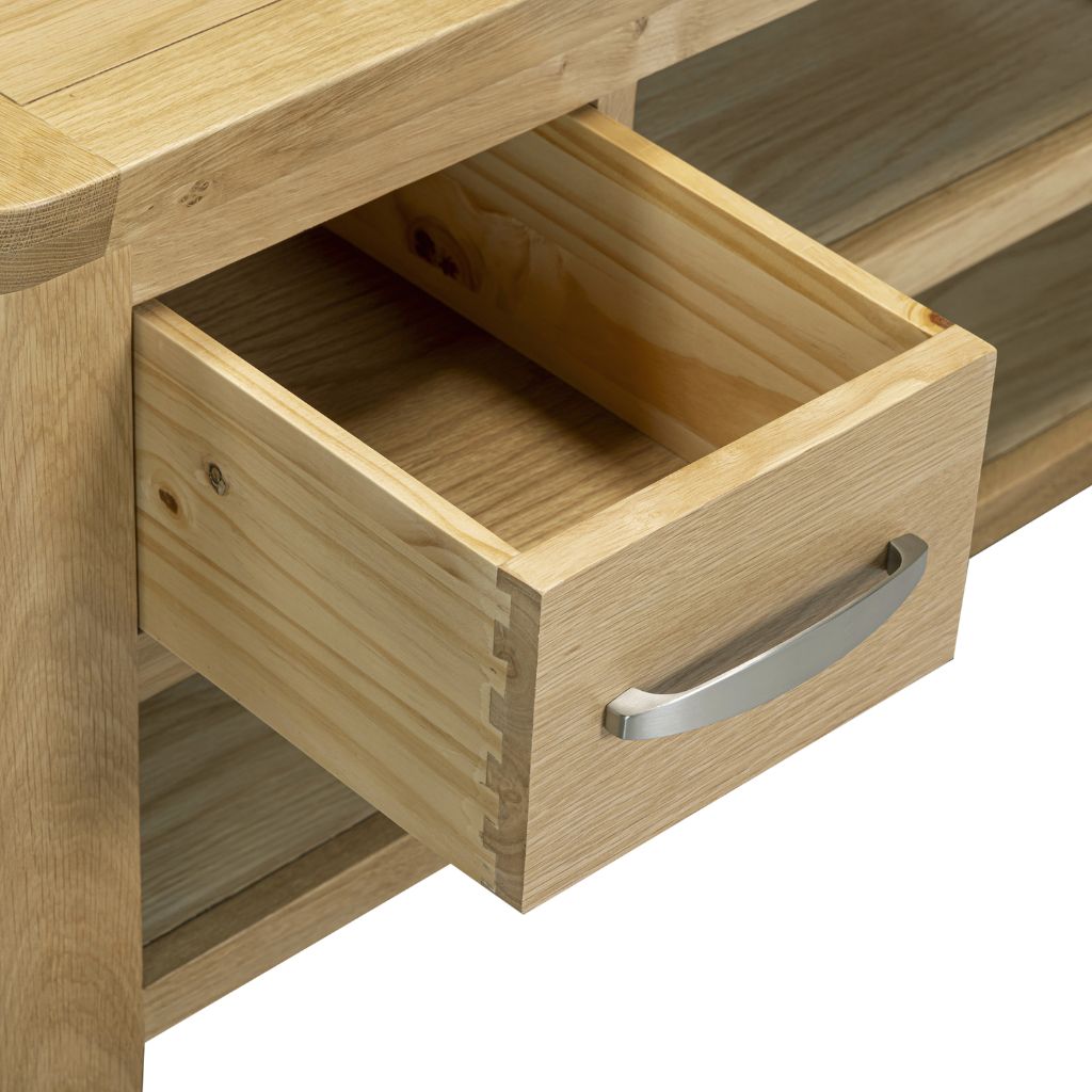 Close up of the beautiful craftmanship with the dovetail joints.