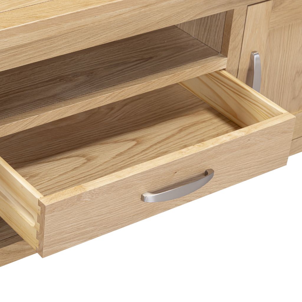 the drawers feature dovetailed joints showing beautiful craftmanship.