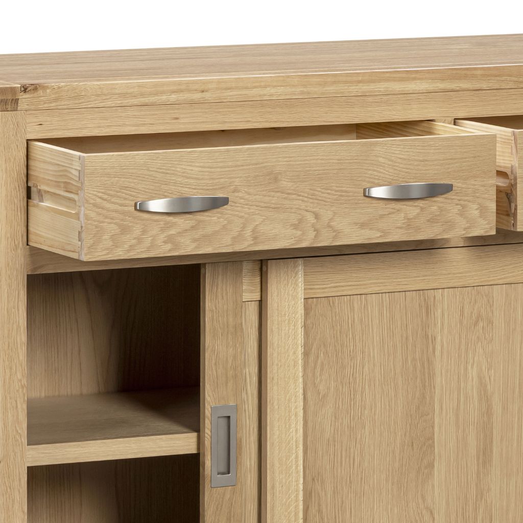 Close up of the beautiful craftmanship with dovetailed jointed and a beautiful natural oak finish.